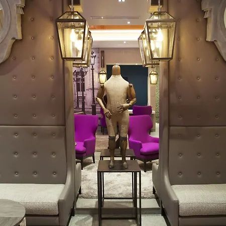 Hotel La Lanterne & By Timhotel 4*