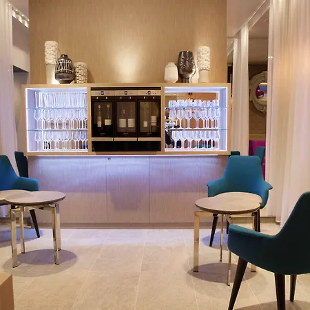 Hotel La Lanterne & By Timhotel