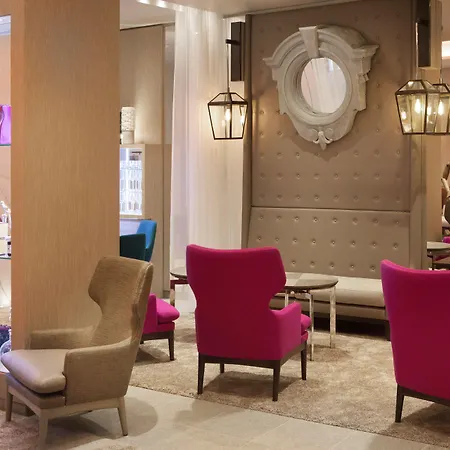 La Lanterne & By Timhotel Paris