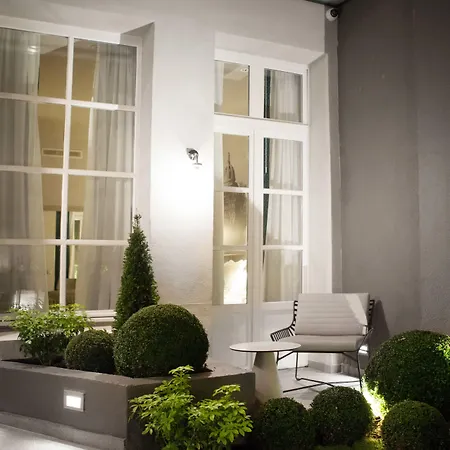 La Lanterne & By Timhotel Paris
