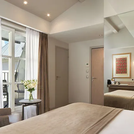 Hotel La Lanterne & By Timhotel 4*