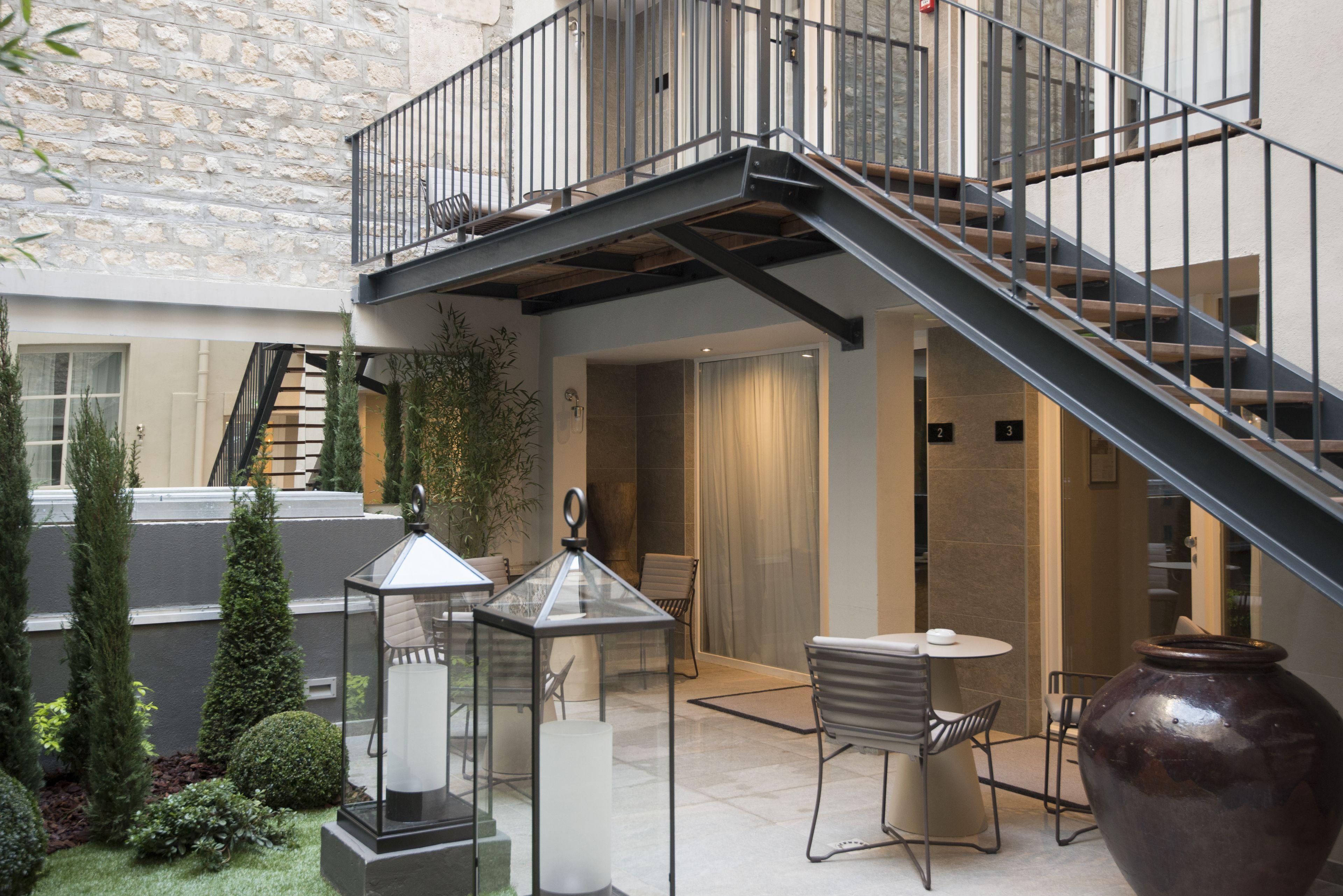 Hotel La Lanterne & By Timhotel 4*