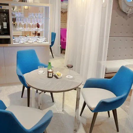 Hotel La Lanterne 4*